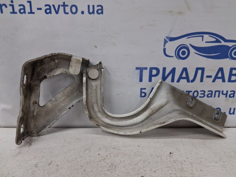 Запчасть петля капота левая Fiat Doblo 2010-2025 2 1.6 дизель multijet 51810391 Б/У Петля капота левая Fiat Doblo 2010-2025 2 1.6 дизель multijet 51810391 Б/У