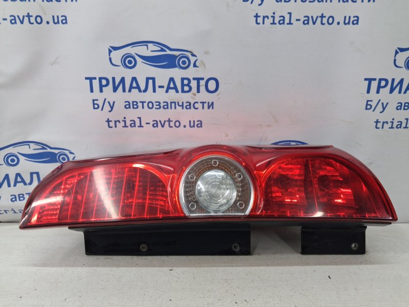 Запчасть фонарь задний внешний правый Fiat Doblo 2010-2025 2 1.6 дизель multijet 51810673 Б/У Фонарь задний внешний правый Fiat Doblo 2010-2025 2 1.6 дизель multijet 51810673 Б/У