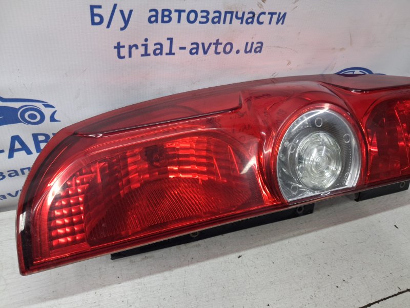 Фонарь задний внешний правый Fiat Doblo 2 1.6 дизель multijet Фонарь задний внешний правый Fiat Doblo 2 1.6 дизель multijet