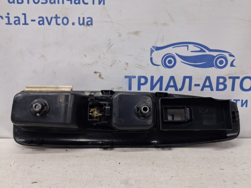 Ручка двери внутренняя правая Fiat Doblo 2 1.6 дизель multijet Ручка двери внутренняя правая Fiat Doblo 2 1.6 дизель multijet