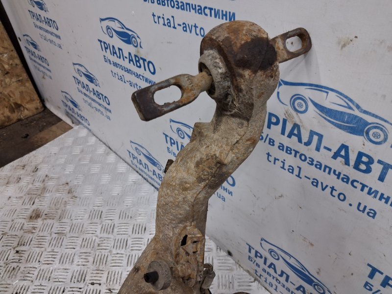 Рычаг задней подвески продольный правый Doblo 2010-2025 2 1.6 дизель multijet Рычаг задней подвески продольный правый Doblo 2010-2025 2 1.6 дизель multijet