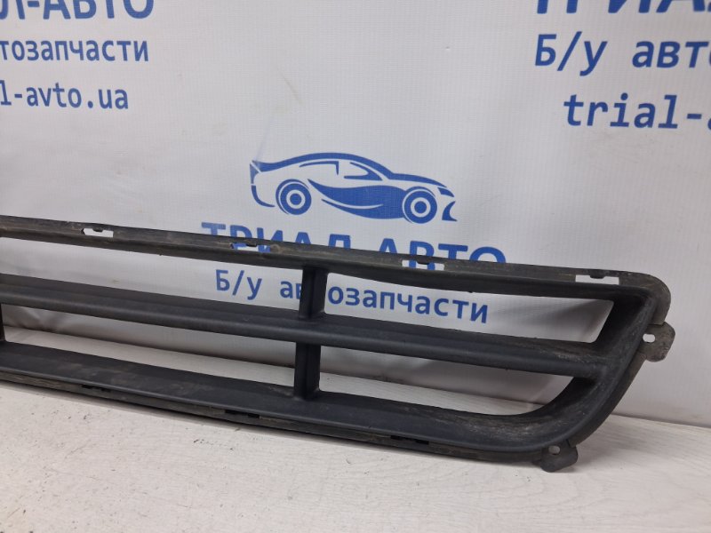 Решетка бампера центральная Kia Ceed ED 1.6 diesel D4FB Решетка бампера центральная Kia Ceed ED 1.6 diesel D4FB
