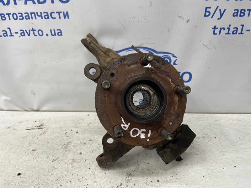 Кулак поворотный правый со ступицей I30 2007-2012 FD 1.6 diesel D4FB Кулак поворотный правый со ступицей I30 2007-2012 FD 1.6 diesel D4FB