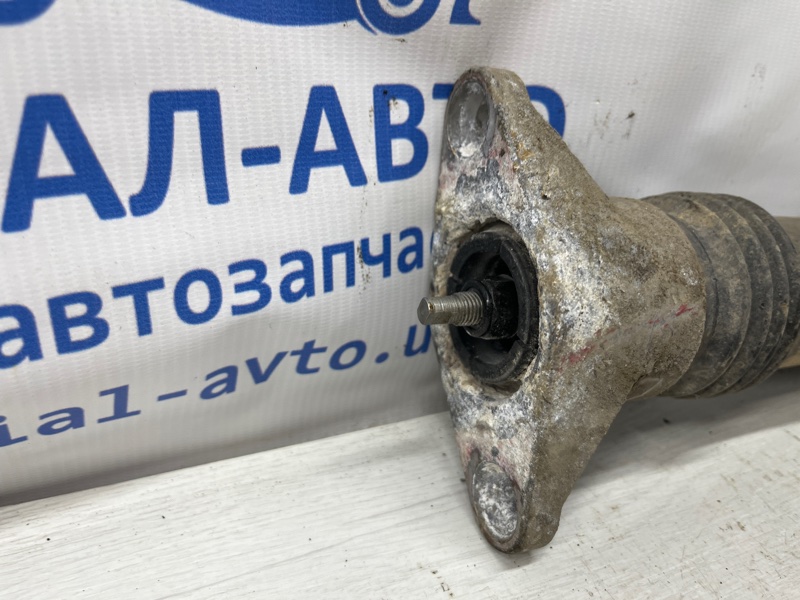 Амортизатор задний Hyundai I30 FD 1.6 diesel D4FB Амортизатор задний Hyundai I30 FD 1.6 diesel D4FB