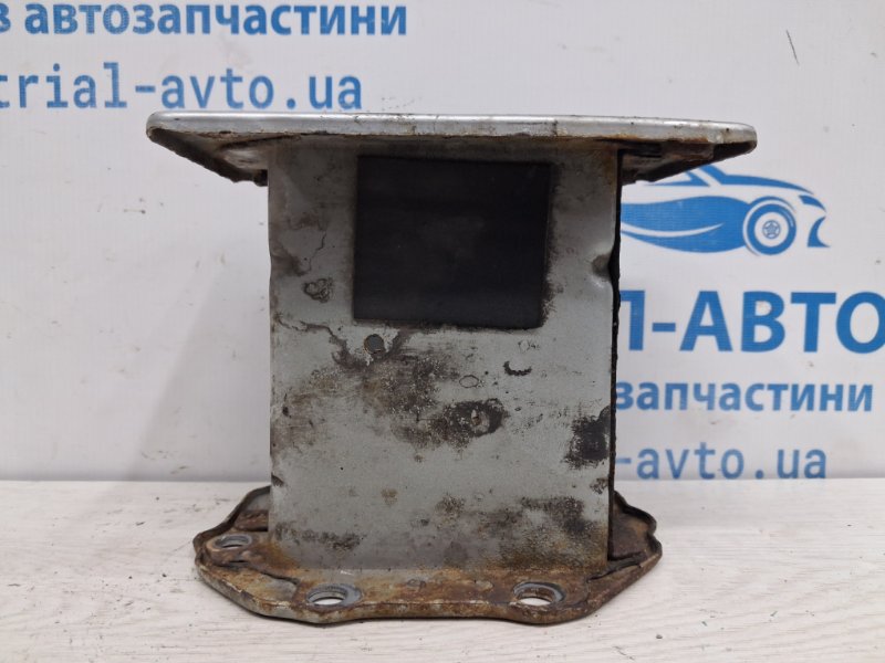 Кронштейн усилителя переднего бампера левый Hyundai I30 2007-2012 FD 1.6 diesel D4FB 647102L000 Б/У