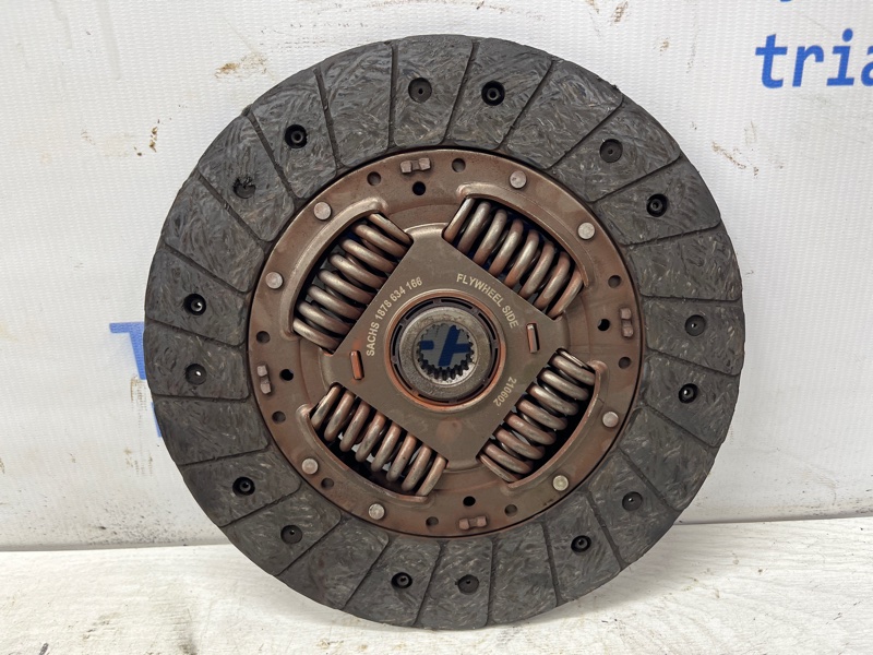 Запчасть диск сцепления Hyundai I30 2007-2012 FD 1.6 diesel D4FB 4110032021 Б/У Диск сцепления Hyundai I30 2007-2012 FD 1.6 diesel D4FB 4110032021 Б/У