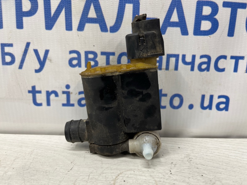 Запчасть насос омывателя стекла Hyundai I30 2007-2012 FD 1.6 diesel D4FB 985102L100 Б/У Насос омывателя стекла Hyundai I30 2007-2012 FD 1.6 diesel D4FB 985102L100 Б/У