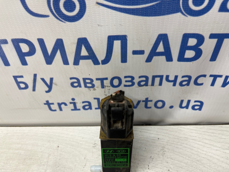 Насос омывателя стекла I30 2007-2012 FD 1.6 diesel D4FB Насос омывателя стекла I30 2007-2012 FD 1.6 diesel D4FB