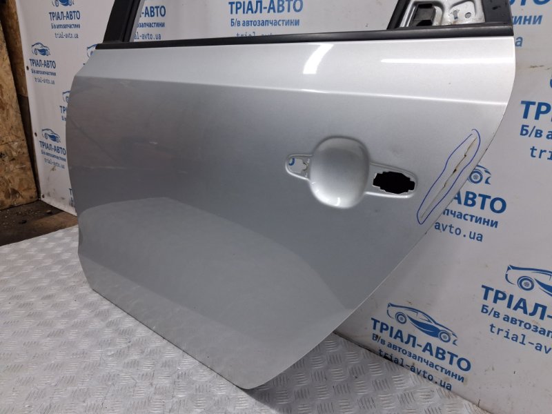 Дверь задняя левая Hyundai I30 FD 1.6 diesel D4FB Дверь задняя левая Hyundai I30 FD 1.6 diesel D4FB