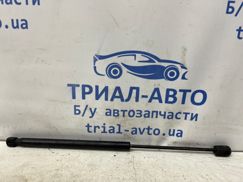 Запчасть амортизатор капота Jeep Cherokee 2013-2019 KL 2.4 бензин ED6 68156156AB Б/У Амортизатор капота Jeep Cherokee 2013-2019 KL 2.4 бензин ED6 68156156AB Б/У