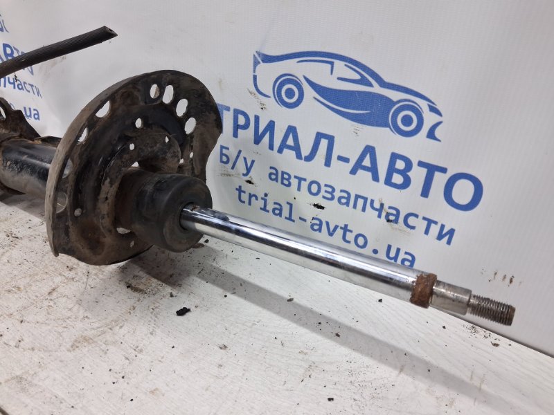 Амортизатор передний правый I30 2007-2012 FD 1.6 diesel D4FB Амортизатор передний правый I30 2007-2012 FD 1.6 diesel D4FB