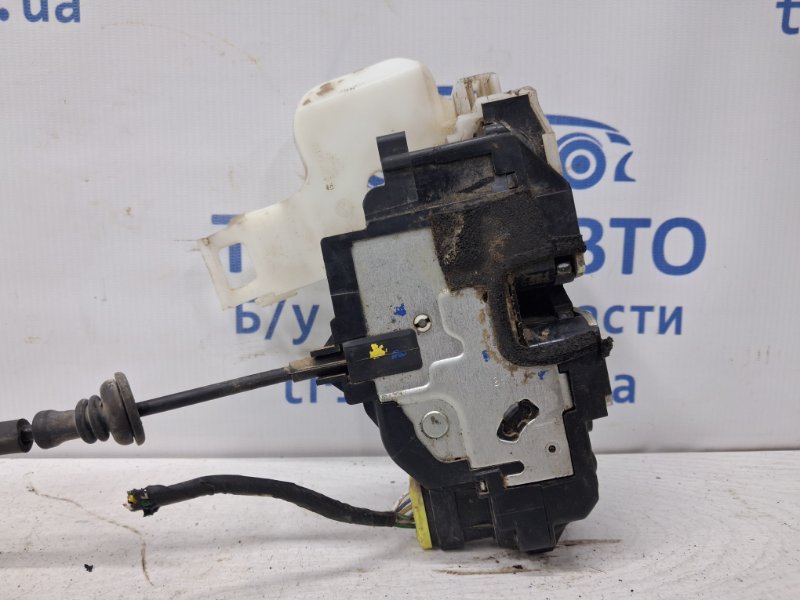 Замок двери передний правый Kia Ceed ED 1.6 diesel D4FB Замок двери передний правый Kia Ceed ED 1.6 diesel D4FB