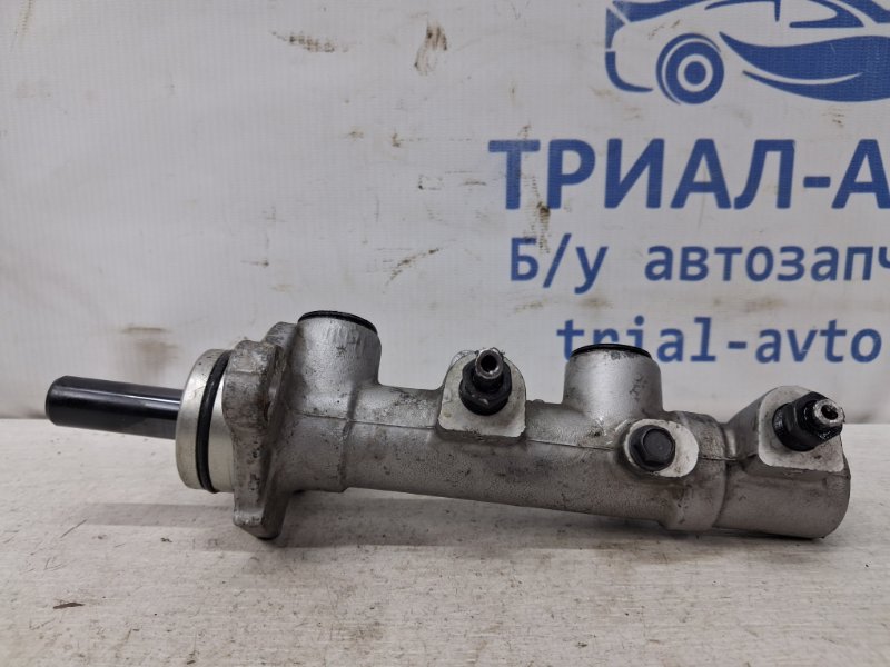 Запчасть тормозной цилиндр главный Hyundai I30 2007-2012 FD 1.6 diesel D4FB 585101H200 Б/У Тормозной цилиндр главный Hyundai I30 2007-2012 FD 1.6 diesel D4FB 585101H200 Б/У