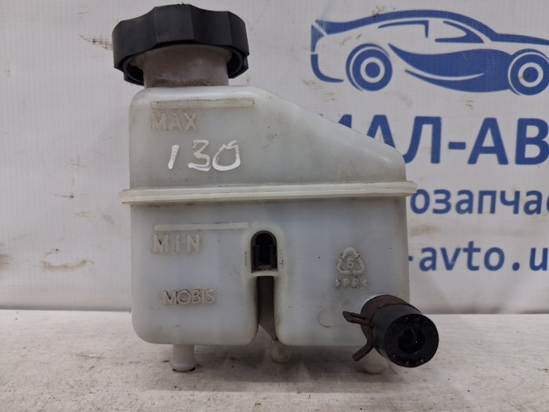 Запчасть бачок главного тормозного цилиндра Hyundai I30 2007-2012 FD 1.6 diesel D4FB 585112L300 Б/У Бачок главного тормозного цилиндра Hyundai I30 2007-2012 FD 1.6 diesel D4FB 585112L300 Б/У