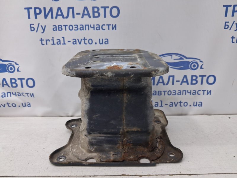 Кронштейн усилителя переднего бампера левый Chevrolet Captiva 2006-2018 C100 2.0 Дизель Z20S 96448101 Б/У