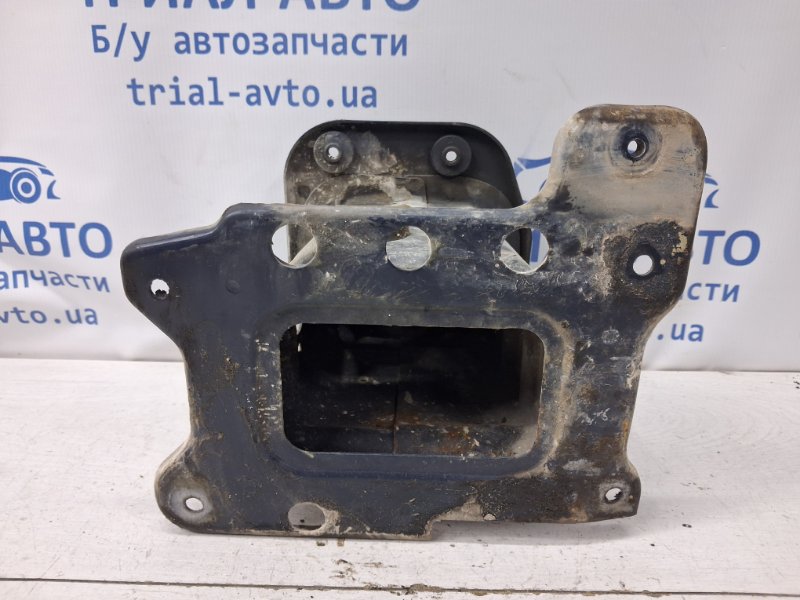 Кронштейн усилителя переднего бампера правый Chevrolet Captiva C100 2.0 Дизель Z20S
