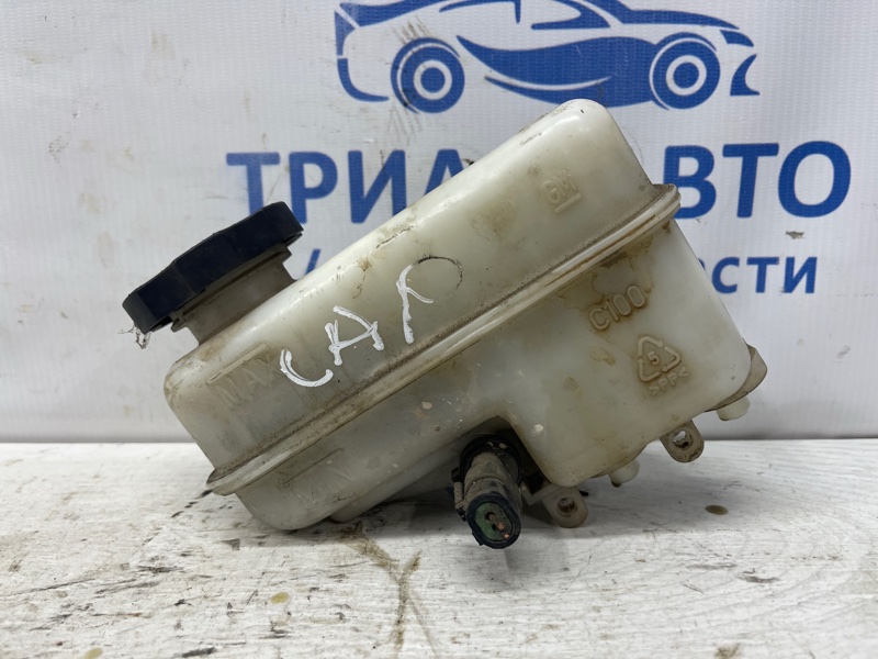 Запчасть бачок главного тормозного цилиндра Chevrolet Captiva 2006-2018 C100 2.0 Дизель Z20S 93743538 Б/У Бачок главного тормозного цилиндра Chevrolet Captiva 2006-2018 C100 2.0 Дизель Z20S 93743538 Б/У