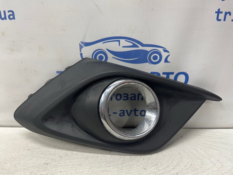 Решетка противотуманки правая Mazda 3 2013-2019 BM 2.2 diesel BJE150C11A Б/У