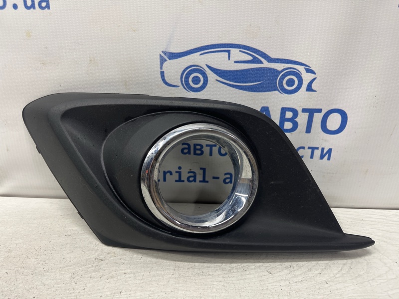 Решетка противотуманки левая Mazda 3 2013-2019 BM 2.2 diesel BJE150C21A Б/У