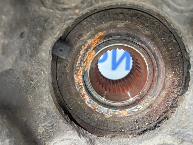 Кулак поворотный левый со ступицей 3 2013-2019 BM 2.2 diesel Кулак поворотный левый со ступицей 3 2013-2019 BM 2.2 diesel