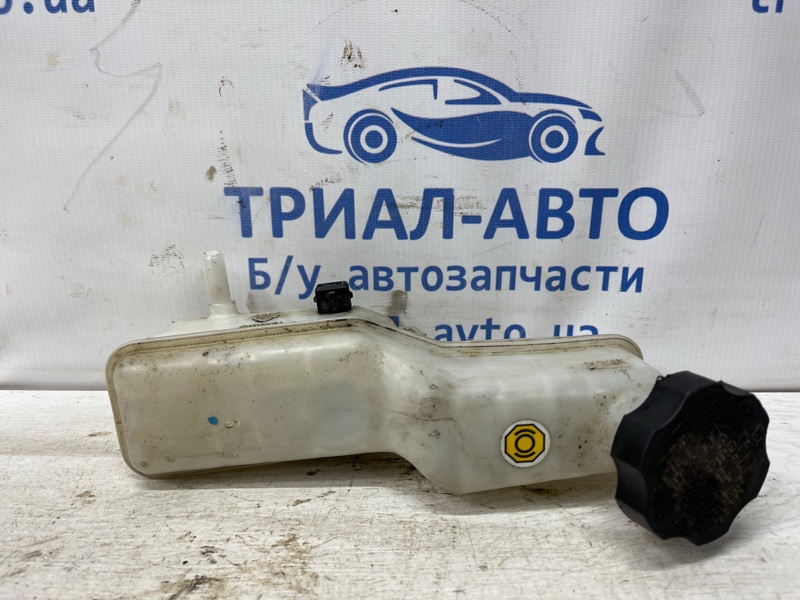 Бачок главного тормозного цилиндра IX35 2009-2015 LM 1.7 diesel D4FD Бачок главного тормозного цилиндра IX35 2009-2015 LM 1.7 diesel D4FD