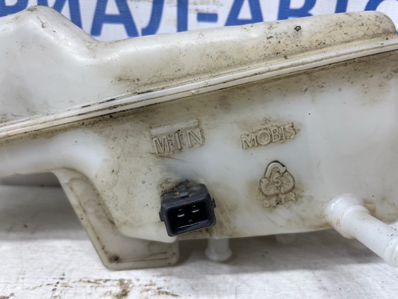Бачок главного тормозного цилиндра IX35 2009-2015 LM 1.7 diesel D4FD Бачок главного тормозного цилиндра IX35 2009-2015 LM 1.7 diesel D4FD