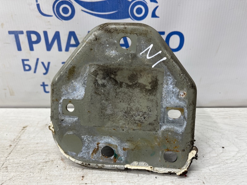 Запчасть кронштейн усилителя заднего бампера правый Nissan Qashqai 2013-2022 J11 1.6 diesel R9M H52104EAMA Б/У Кронштейн усилителя заднего бампера правый Nissan Qashqai 2013-2022 J11 1.6 diesel R9M H52104EAMA Б/У