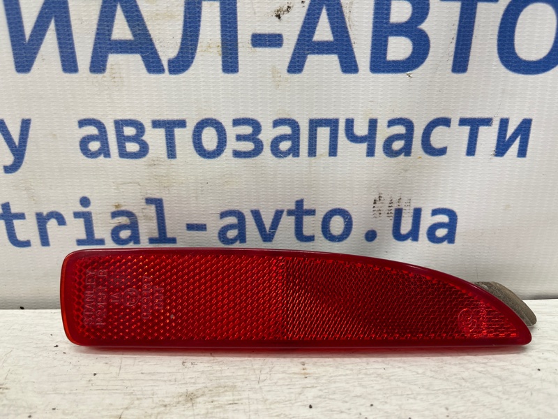 Запчасть катафот левый Mazda 3 2013-2019 BM 2.2 diesel D350515L0E Б/У Катафот левый Mazda 3 2013-2019 BM 2.2 diesel D350515L0E Б/У