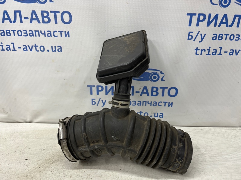 Запчасть патрубок воздушного фильтра Nissan Qashqai 2013-2022 J11 1.6 diesel R9M 165764EB0A Б/У Патрубок воздушного фильтра Nissan Qashqai 2013-2022 J11 1.6 diesel R9M 165764EB0A Б/У