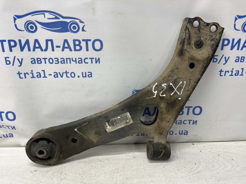 Рычаг передний нижний левый Hyundai IX35 2009-2015 LM 1.7 diesel D4FD 545002Y500 Б/У