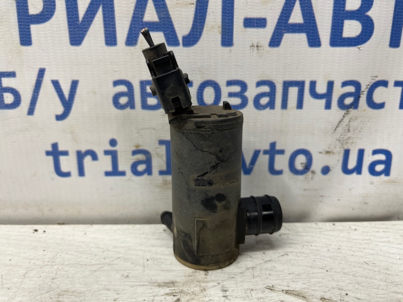 Запчасть насос омывателя стекла Hyundai IX35 2009-2015 LM 1.7 diesel D4FD 985102S100 Б/У Насос омывателя стекла Hyundai IX35 2009-2015 LM 1.7 diesel D4FD 985102S100 Б/У