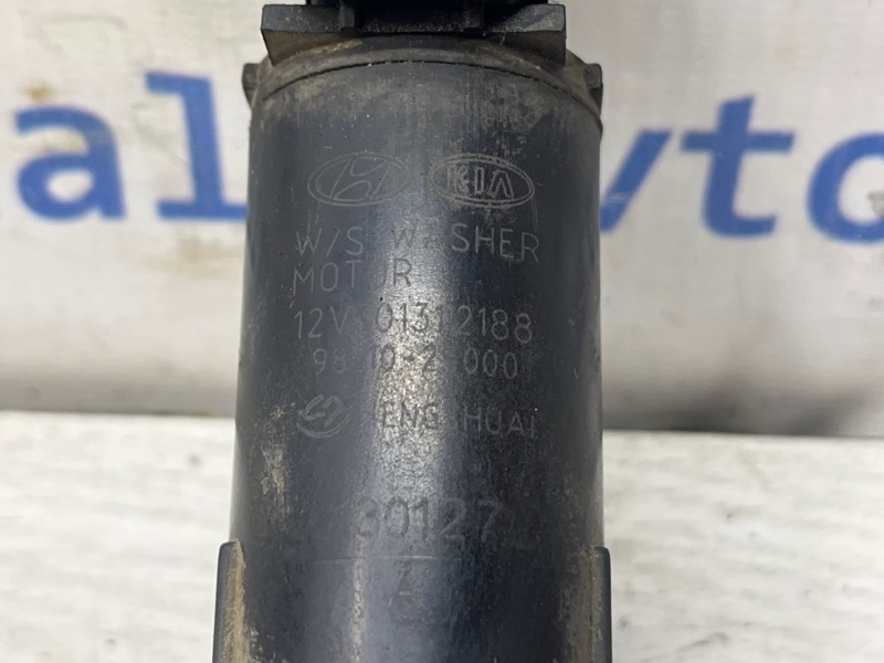 Насос омывателя стекла IX35 2009-2015 LM 1.7 diesel D4FD Насос омывателя стекла IX35 2009-2015 LM 1.7 diesel D4FD