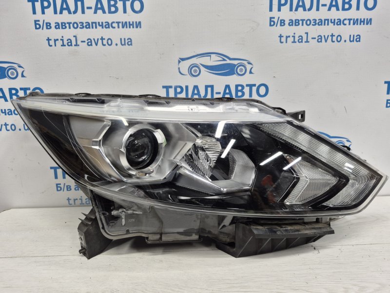 Запчасть фара правая Nissan Qashqai 2013-2022 J11 1.6 diesel R9M 260104EA0A Б/У Фара правая Nissan Qashqai 2013-2022 J11 1.6 diesel R9M 260104EA0A Б/У