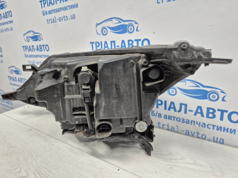 Фара правая Qashqai 2013-2022 J11 1.6 diesel R9M Фара правая Qashqai 2013-2022 J11 1.6 diesel R9M
