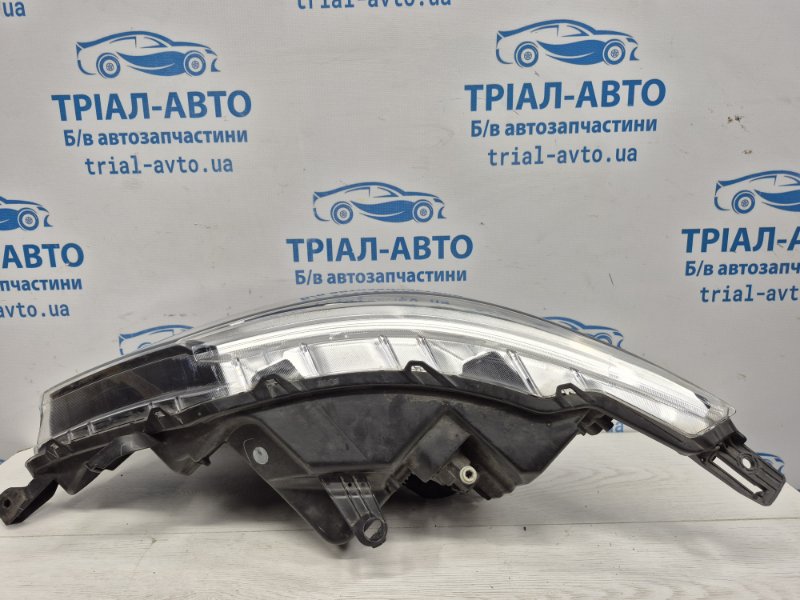 Фара правая Qashqai 2013-2022 J11 1.6 diesel R9M Фара правая Qashqai 2013-2022 J11 1.6 diesel R9M