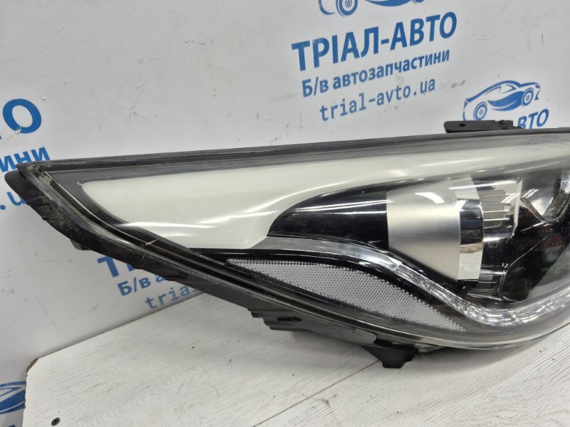 Фара правая Hyundai IX35 LM 1.7 diesel D4FD Фара правая Hyundai IX35 LM 1.7 diesel D4FD