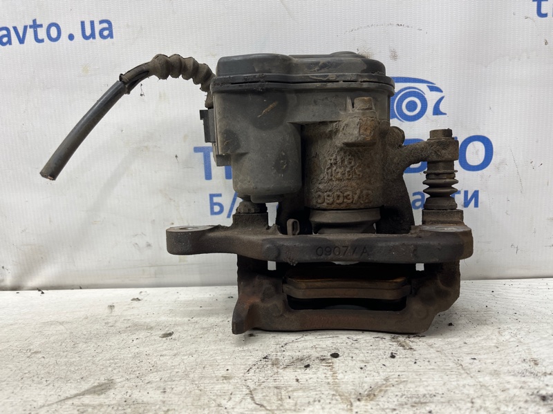 Суппорт задний правый Nissan Qashqai J11 1.6 diesel R9M Суппорт задний правый Nissan Qashqai J11 1.6 diesel R9M