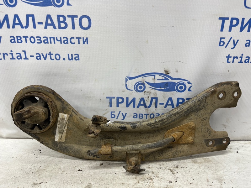 Запчасть рычаг задний продольный правый Hyundai IX35 2009-2015 LM 1.7 diesel D4FD 552802Y000 Б/У Рычаг задний продольный правый Hyundai IX35 2009-2015 LM 1.7 diesel D4FD 552802Y000 Б/У