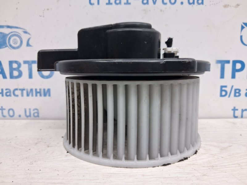 Запчасть моторчик печки Mazda 3 2013-2019 BM 2.2 diesel 8727000691 Б/У Моторчик печки Mazda 3 2013-2019 BM 2.2 diesel 8727000691 Б/У