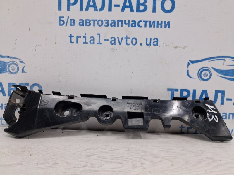 Запчасть кронштейн бампера задний левый Mazda 3 2013-2019 BM 2.2 diesel BHN9502J1 Б/У Кронштейн бампера задний левый Mazda 3 2013-2019 BM 2.2 diesel BHN9502J1 Б/У