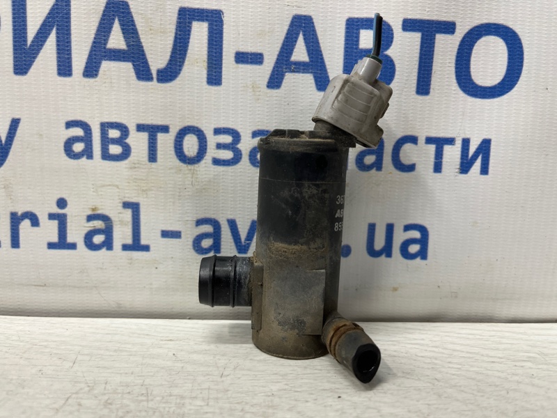 Запчасть насос омывателя стекла Mazda 3 2013-2019 BM 2.2 diesel 3670579290 Б/У Насос омывателя стекла Mazda 3 2013-2019 BM 2.2 diesel 3670579290 Б/У
