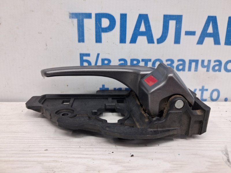 Ручка двери внутренняя левая IX35 2009-2015 LM 1.7 diesel D4FD