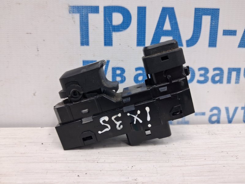 Кнопка стеклоподъемника Hyundai IX35 2009-2015 LM 1.7 diesel D4FD Б/У