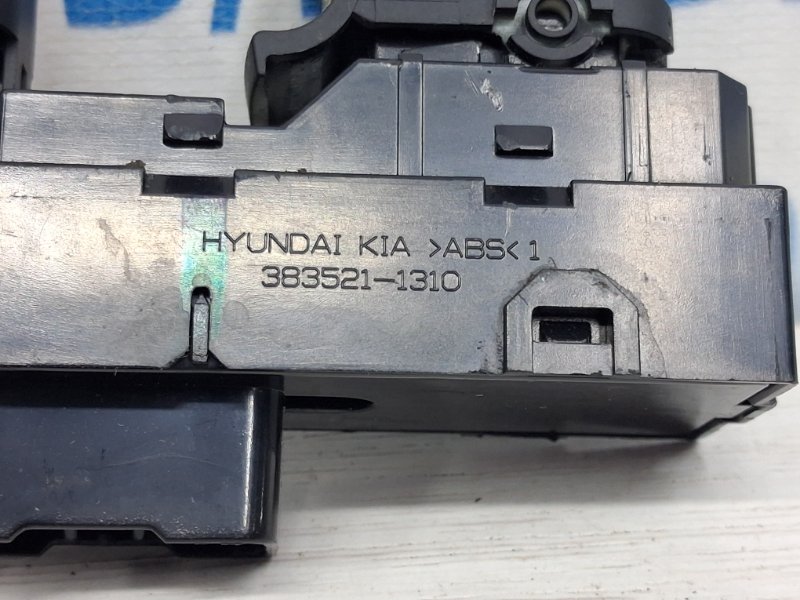 Кнопка стеклоподъемника IX35 2009-2015 LM 1.7 diesel D4FD