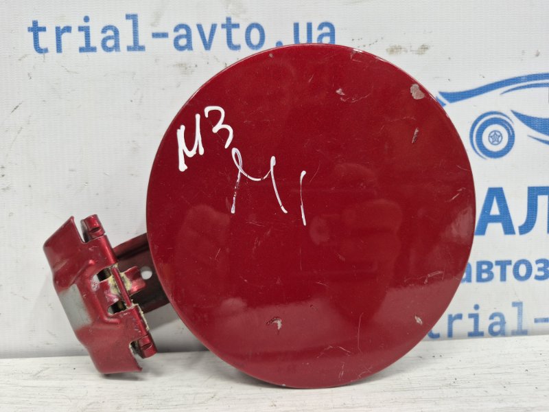 Запчасть лючок бака Mazda 3 2013-2019 BM 2.2 diesel B45C-42-410 Б/У Лючок бака Mazda 3 2013-2019 BM 2.2 diesel B45C-42-410 Б/У