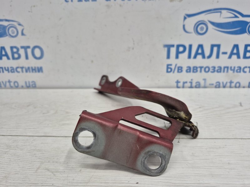 Петля капота правая Mazda 3 BM 2.2 diesel Петля капота правая Mazda 3 BM 2.2 diesel