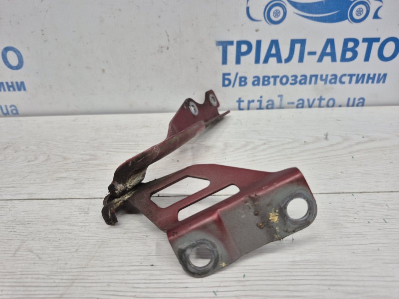 Петля капота левая Mazda 3 BM 2.2 diesel Петля капота левая Mazda 3 BM 2.2 diesel