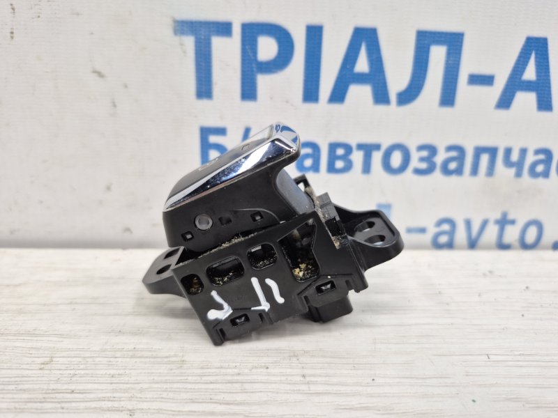 Кнопка ручника Qashqai 2013-2022 J11 1.6 diesel R9M Кнопка ручника Qashqai 2013-2022 J11 1.6 diesel R9M