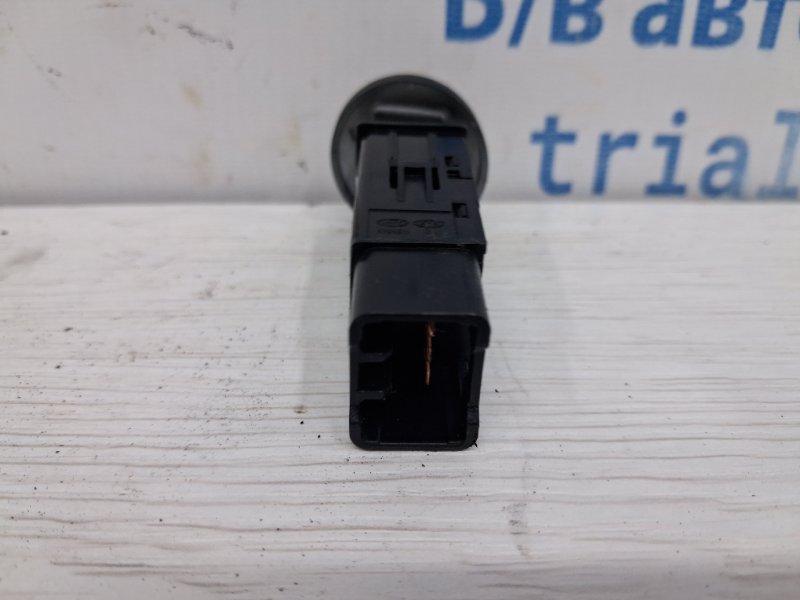 Кнопка подогрева Hyundai IX35 LM 1.7 diesel D4FD Кнопка подогрева Hyundai IX35 LM 1.7 diesel D4FD