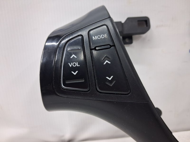 Кнопки руля I30 2007-2012 FD 1.6 diesel D4FB Кнопки руля I30 2007-2012 FD 1.6 diesel D4FB